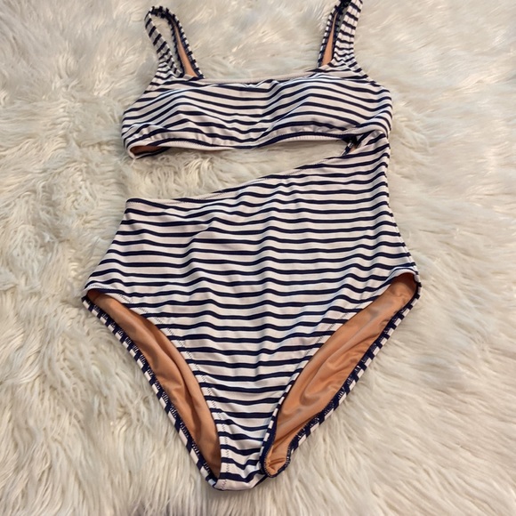 RE-IMAGINE By J.Crew Swimsuit size 12 never been worn excellent condition - Picture 8 of 13